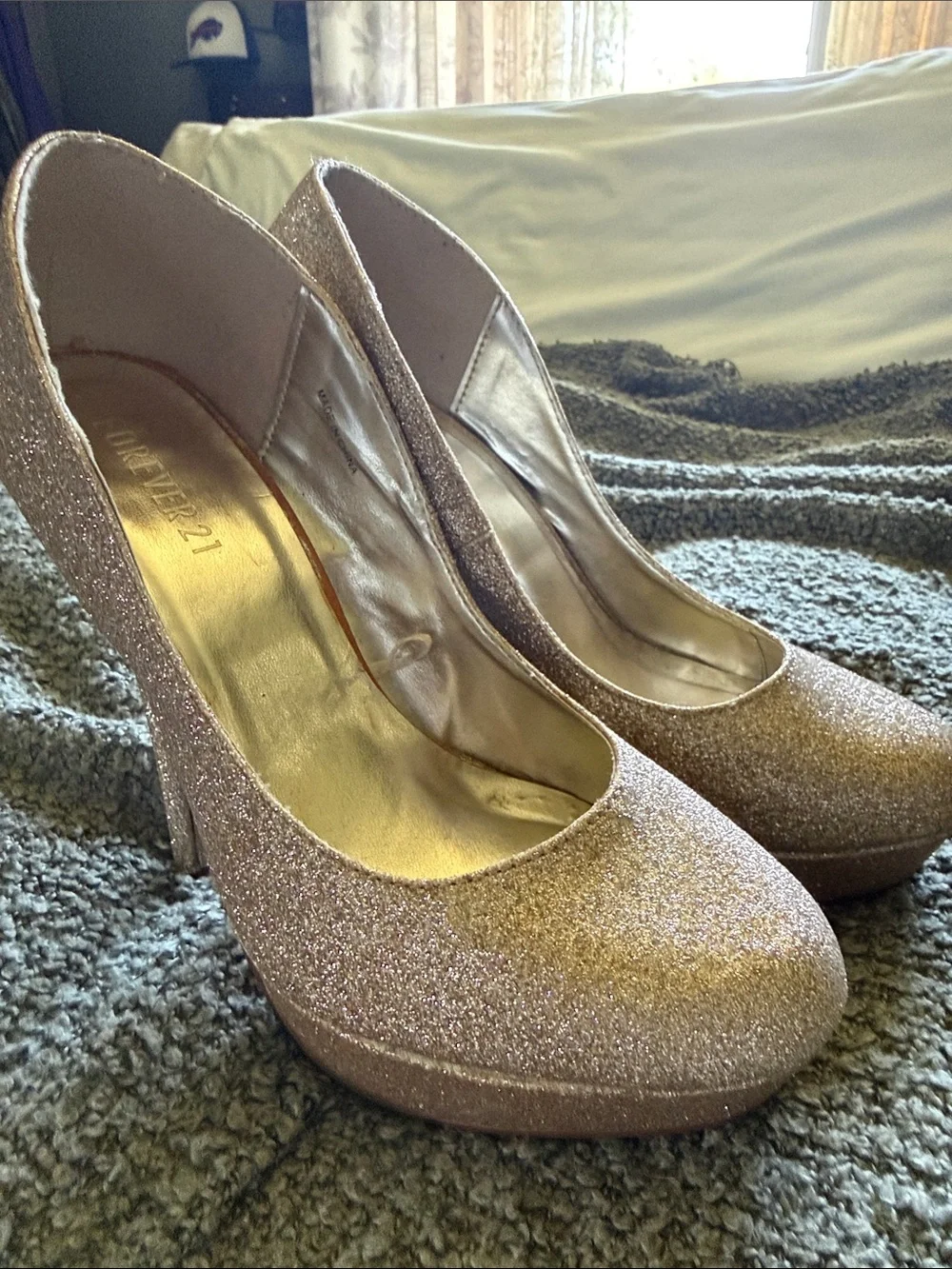 Forever 21 Glitter Platform Pumps in Gold